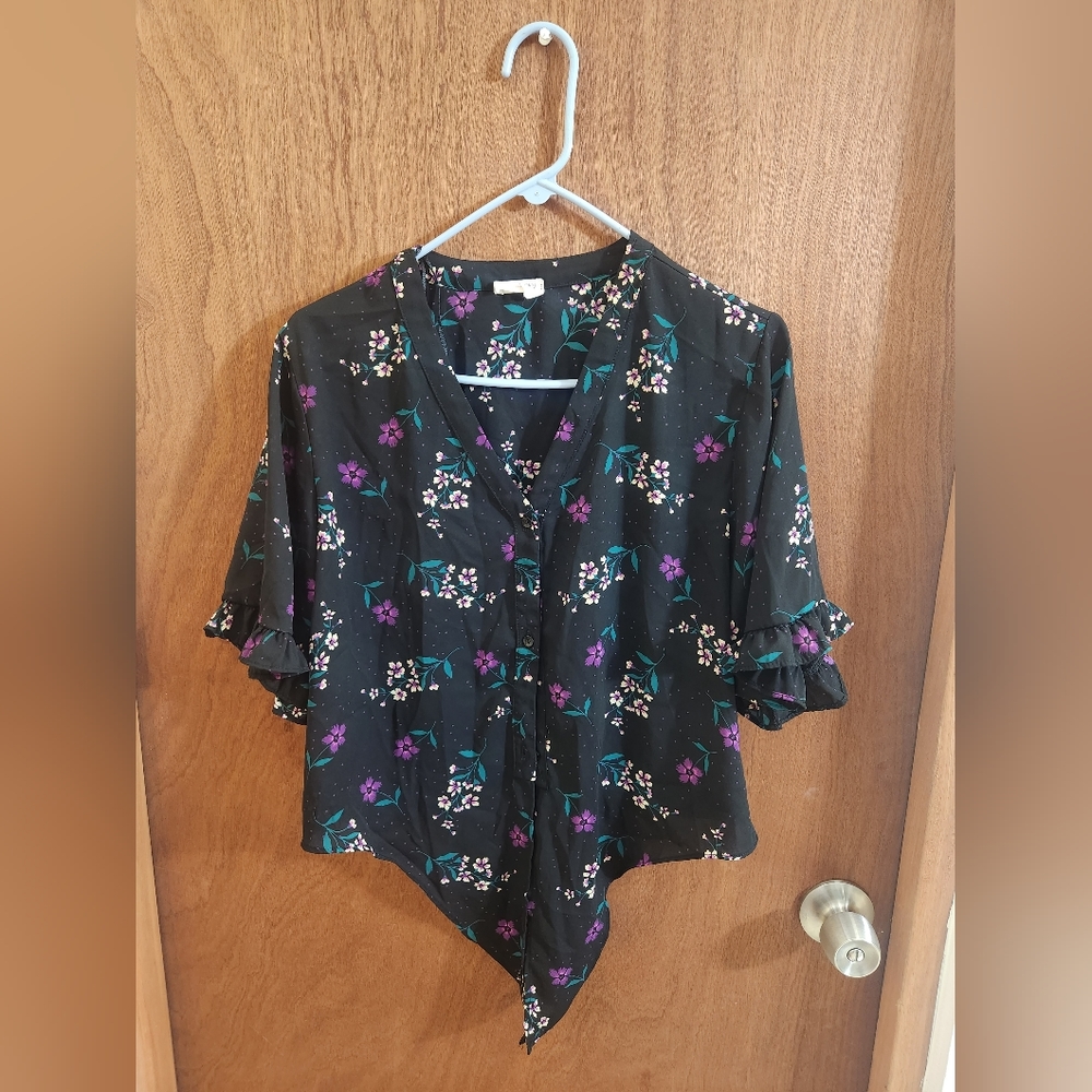 Sienna Sky Floral Top 3/4 Sleeves.                         Size: Medium